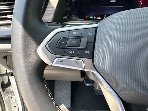 Used 2025 Volkswagen Atlas SEL AWD/4WD image 12