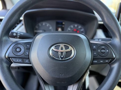 Used 2023 Toyota Corolla Cross L image 32