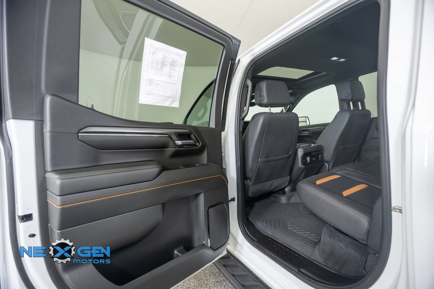 Used 2024 GMC Sierra 1500 AT4 w/ Technology Package AWD/4WD image 28