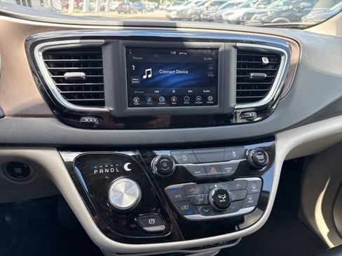 Used 2021 Chrysler Voyager Lxi FWD image 30