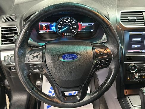 Used 2016 Ford Explorer XLT w/ Equipment Group 202A AWD/4WD image 25