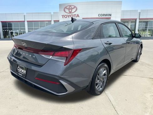 Used 2024 Hyundai Elantra SEL FWD image 5