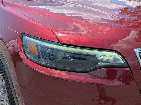 Used 2019 Jeep Cherokee Latitude Plus FWD image 10