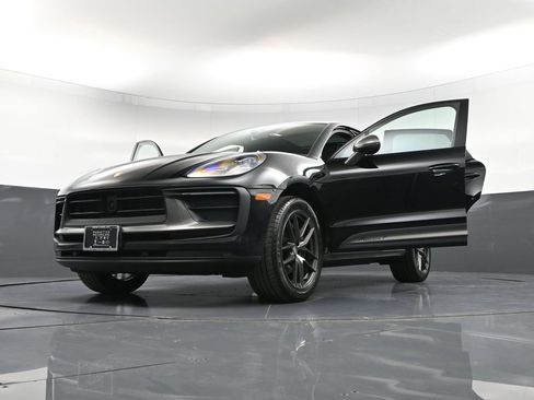 Certified 2023 Porsche Macan Turbo AWD/4WD image 37