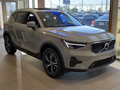 New 2025 Volvo XC40 B5 Core w/ Protection Package Premier