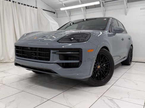 Certified 2025 Porsche Cayenne GTS AWD/4WD image 8