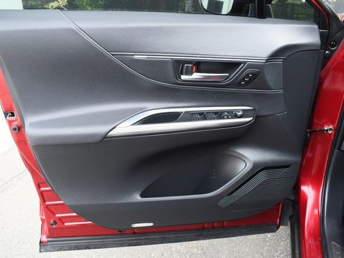 Certified 2024 Toyota Venza Limited image 13