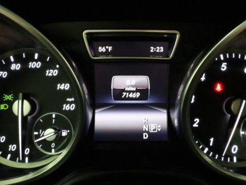 Used 2016 Mercedes-Benz GL 550 4MATIC image 26