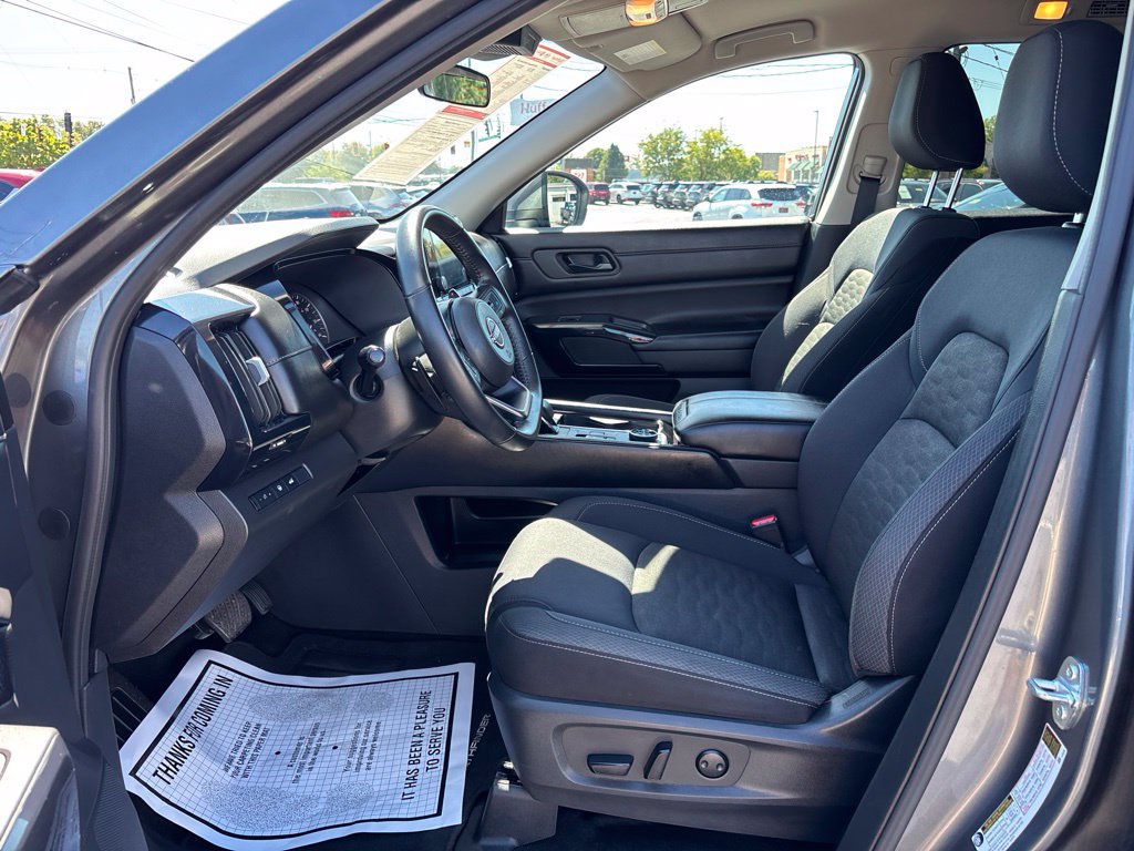 Used 2025 Nissan Pathfinder SV AWD/4WD image 19