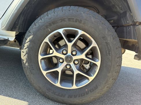 Used 2025 Jeep Wrangler Sport S AWD/4WD image 19