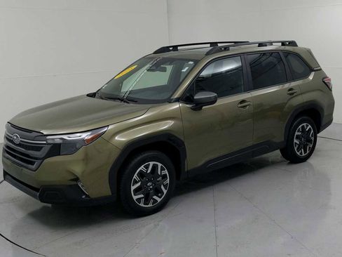 Certified 2025 Subaru Forester Premium AWD/4WD image 4