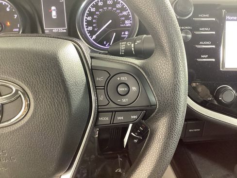 Used 2020 Toyota Camry LE image 19