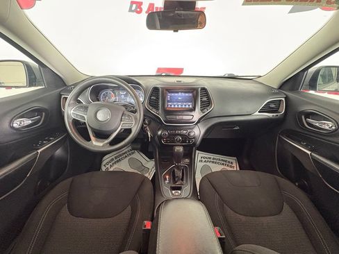 Used 2020 Jeep Cherokee Latitude FWD image 37