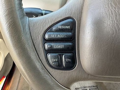 Used 1999 Lincoln Town Car Signature image 22