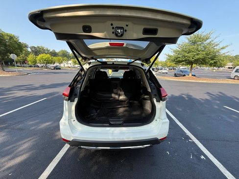 Used 2019 Nissan Rogue SV FWD image 18