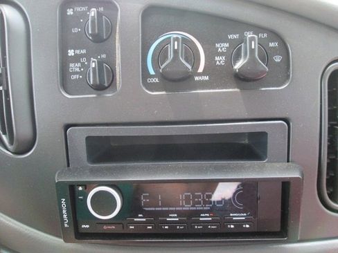 Used 2003 Ford E-450 and Econoline 450 image 32