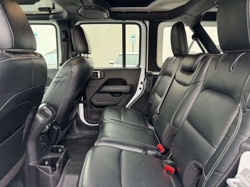 Used 2022 Jeep Wrangler Unlimited Sahara w/ LED Lighting Group AWD/4WD image 12