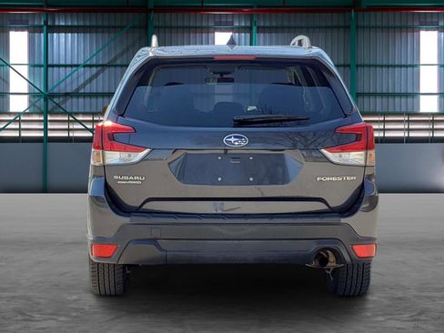 Used 2019 Subaru Forester Premium image 4