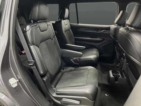 New 2025 Jeep Grand Cherokee L Altitude image 30