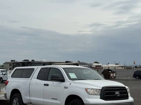 Used 2012 Toyota Tundra 4x4 Double Cab w/ SR5 Pkg image 4