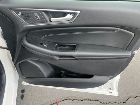 Used 2020 Ford Edge Titanium w/ Equipment Group 301A AWD/4WD image 28