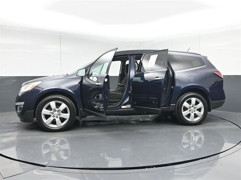 Used 2017 Chevrolet Traverse LT w/ Style and Technology Package AWD/4WD image 38
