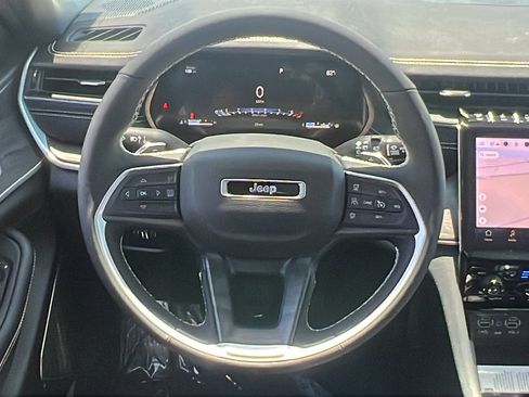 New 2025 Jeep Grand Cherokee L Limited w/ Luxury Tech Group II image 24