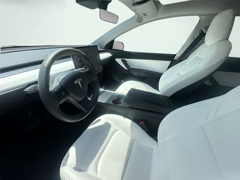 Used 2021 Tesla Model Y Long Range AWD/4WD image 4