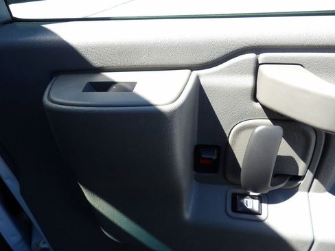 Used 2017 Chevrolet Express 2500 image 33