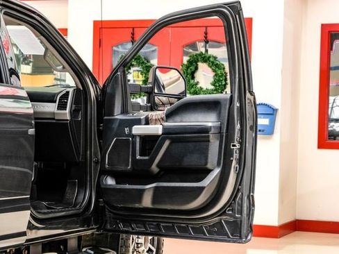 Used 2018 Ford F250 Lariat w/ Lariat Value Package image 37