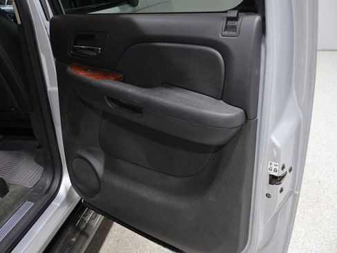 Used 2013 Chevrolet Avalanche LTZ AWD/4WD image 22