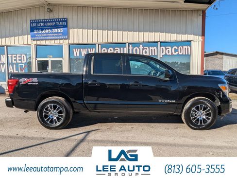 Used 2023 Nissan Titan SV image 2