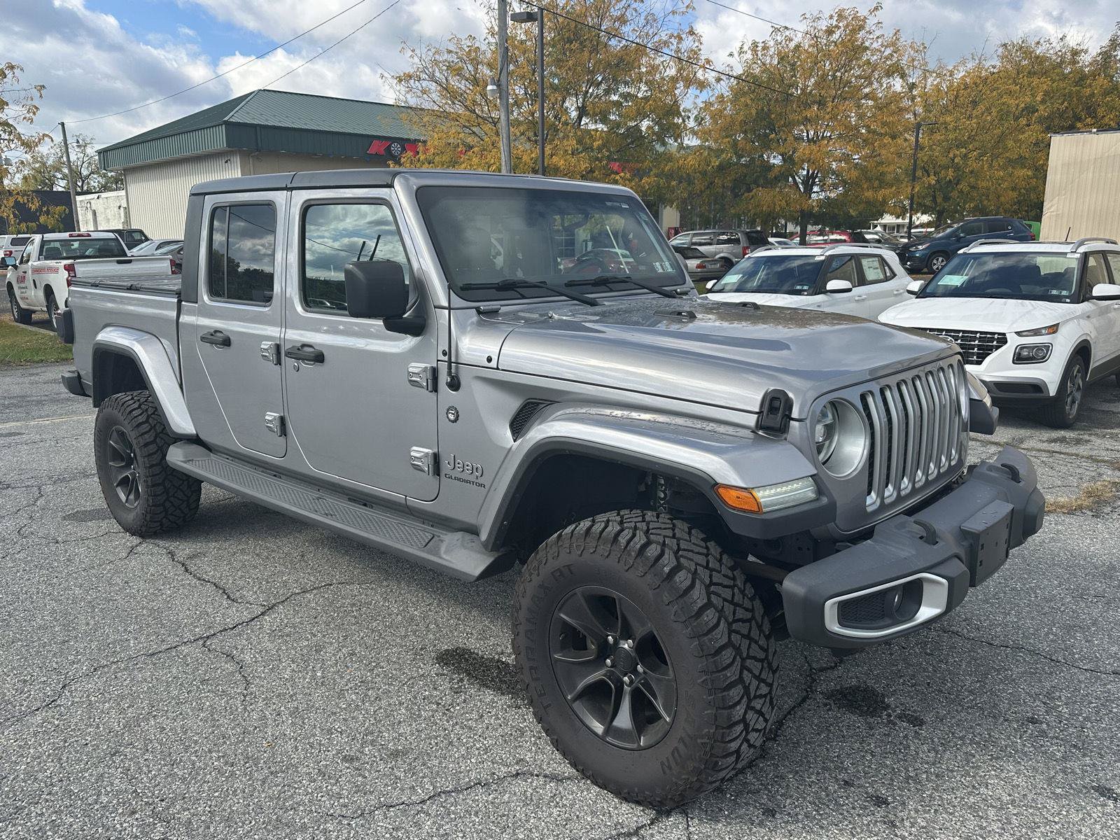 Used 2020 Jeep Gladiator Overland AWD/4WD image 2