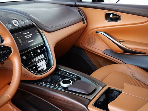 Used 2021 Aston Martin DBX image 20