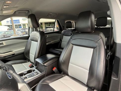 Used 2023 Ford Explorer XLT w/ Equipment Group 202A AWD/4WD image 20