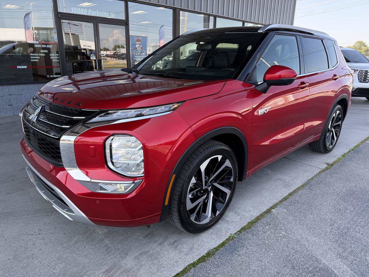 Used 2025 Mitsubishi Outlander SEL AWD/4WD image 1