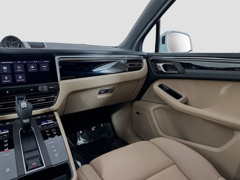 Certified 2026 Porsche Macan AWD/4WD image 26