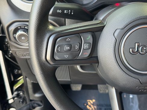 Used 2025 Jeep Wrangler Sport AWD/4WD image 31