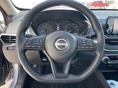 Used 2024 Nissan Altima 2.5 S FWD image 14