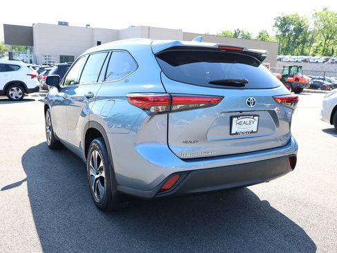 Used 2020 Toyota Highlander XLE AWD/4WD image 5