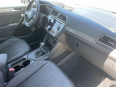 Certified 2023 Volkswagen Tiguan SE w/ Panoramic Sunroof Package FWD image 29