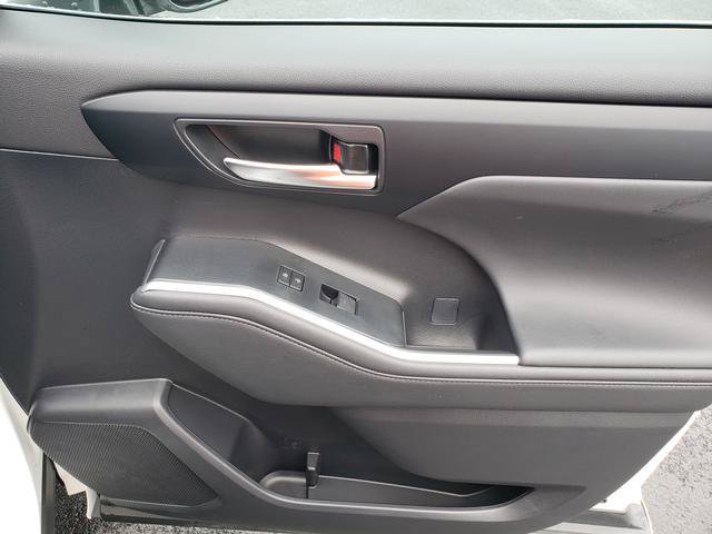 Used 2024 Toyota Highlander XLE AWD/4WD image 20