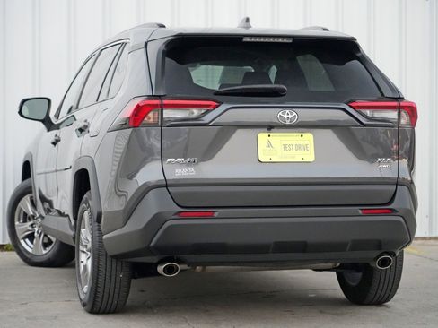 Used 2022 Toyota RAV4 XLE image 5