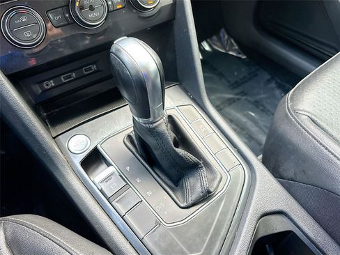 Used 2018 Volkswagen Tiguan SE w/ Front Fog Lights Package image 17