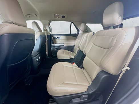 Used 2020 Ford Explorer XLT w/ Equipment Group 202A image 27