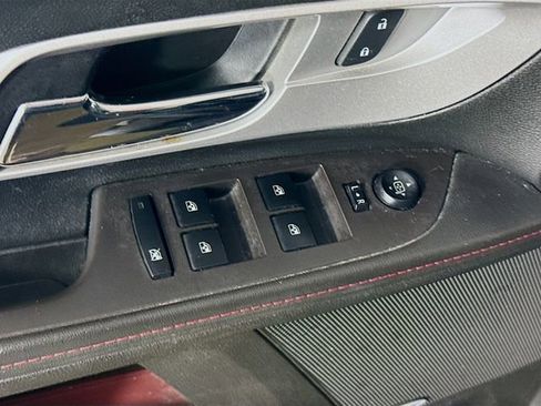 Used 2015 Chevrolet Equinox LTZ image 18