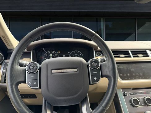 Used 2017 Land Rover Range Rover Sport HSE image 4