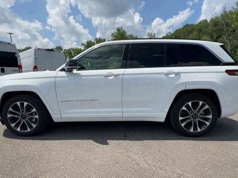 Used 2025 Jeep Grand Cherokee Overland w/ Adv Protech Group III AWD/4WD image 5
