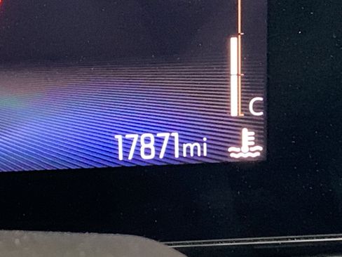 Used 2025 Chevrolet Trax LT image 9