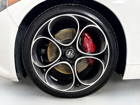 Used 2024 Alfa Romeo Giulia Veloce RWD image 35